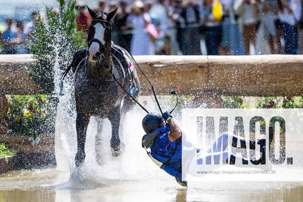 Ronald Zabala G of Ecuador with horse Forever Young Wundermaske competes in equestrian eventing cross country team and individual during day 2 of the Paris 2024 Olympic Games on July 28, 2024 in Paris Photo Maxim Thore BILDBYRAN kod MT MT0628 ridsport equestrian olympic games olympics os ol olympiska spelen olympiske leker paris 2024 paris os paris ol 2 bbeng fälttävlan individuell team lag