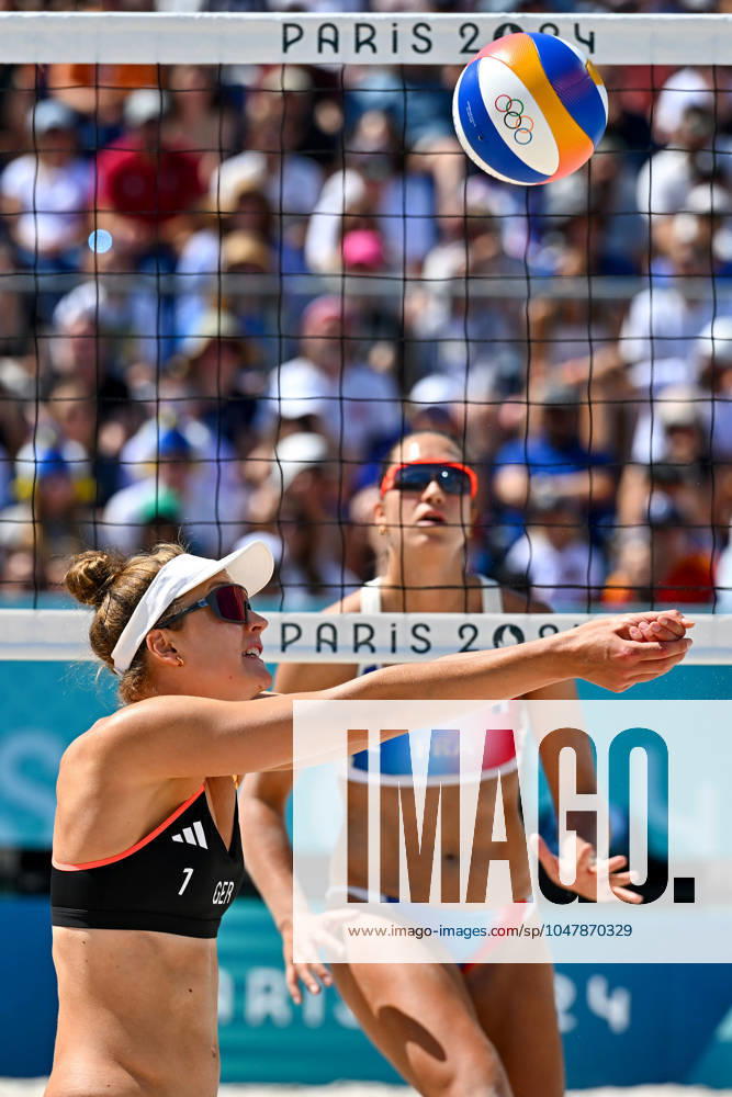 Olympic Games Beach Volleyball Paris 28 07 2024 Preliminary round, women, GER FRA Svenja Mueller, in the set, Aline Chamereau in the back,