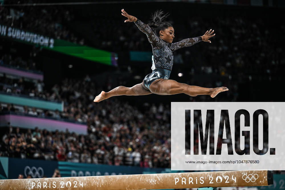 (240728) -- PARIS, July 28, 2024 -- Simone Biles of the United States competes in the balance beam event of the artistic gymnastics women s qualification match during the Paris 2024 Olympic Games, Olympische Spiele, Olympia, OS at Bercy Arena in Paris, France, July 28, 2024. Liu Dawei) (PARIS2024)FRANCE-PARIS-OLY-ARTISTIC GYMNASTICS liudawei