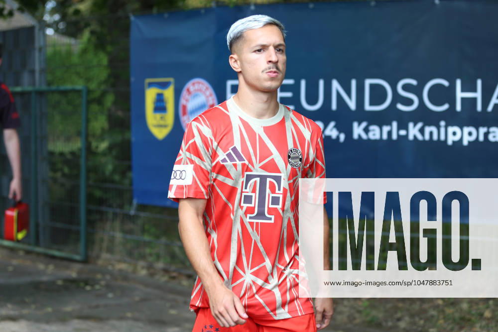 Bryan Zaragoza FC Bayern Munich looks on, test match, 1 FC Düren vs FC Bayern Munich, Karl Knipprath Stadion on July 28, 2024 in Juelich, Germany Photo by Oliver Kaelke DeFodi Images Bryan Zaragoza FC Bayern Munich looks on, test match, 1 FC Düren vs FC Bayern Munich, Karl Knipprath Stadion on July 28, 2024 in Juelich, Germany Photo by Oliver Kaelke DeFodi Images Defodi 678 2024 07 28 OK FCDFCB 0310 Defodi-678