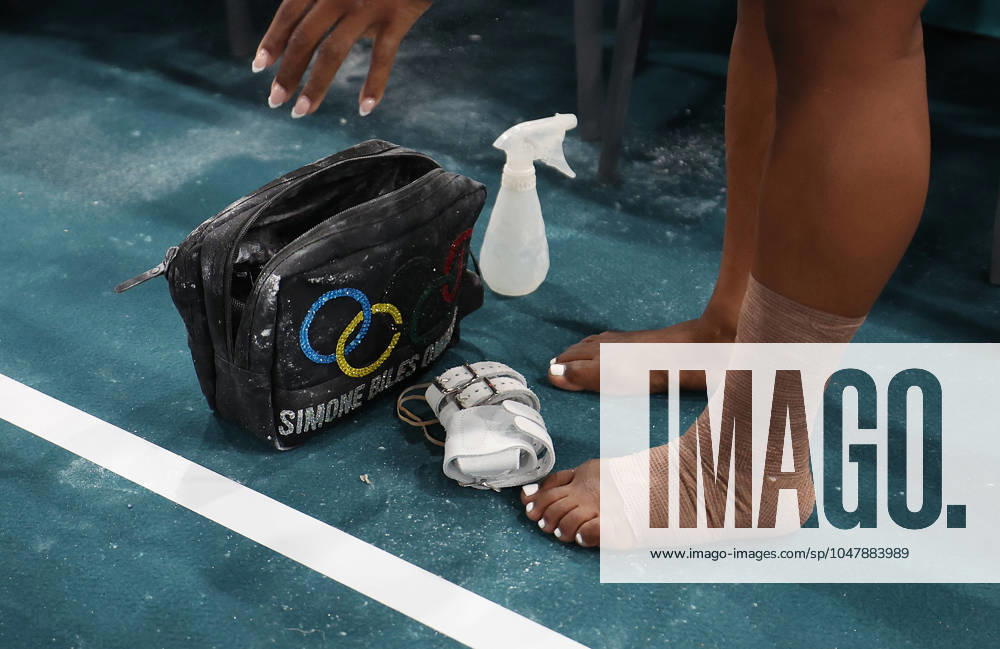 (240728) -- PARIS, July 28, 2024 -- Simone Biles of the United States is pictured as she got injured during her warm-up before the floor exercise event of the artistic gymnastics women s qualification match during the Paris 2024 Olympic Games, Olympische Spiele, Olympia, OS at Bercy Arena in Paris, France, July 28, 2024. Cao Can) (PARIS2024)FRANCE-PARIS-OLY-ARTISTIC GYMNASTICS CaoCan