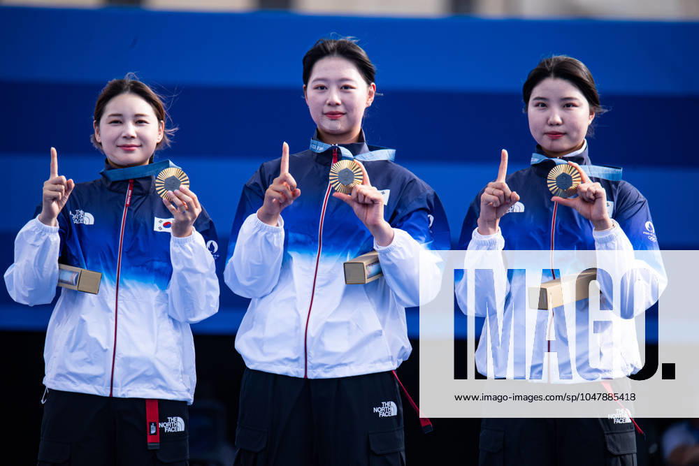 KW30 Hunyoung Jeon, Sihyeon Lim and Suhyeon Nam (KOR) - Tir a l Arc par Equipes femme - Archery, Women’s archery team Gold medal, during the Olympic Games, Olympische Spiele, Olympia, OS Paris 2024 JO 2024 : TIR A L’ARC - Jeux Olympiques 2024 - Paris2024 - Paris - 28 07 2024 DPPI Panoramic