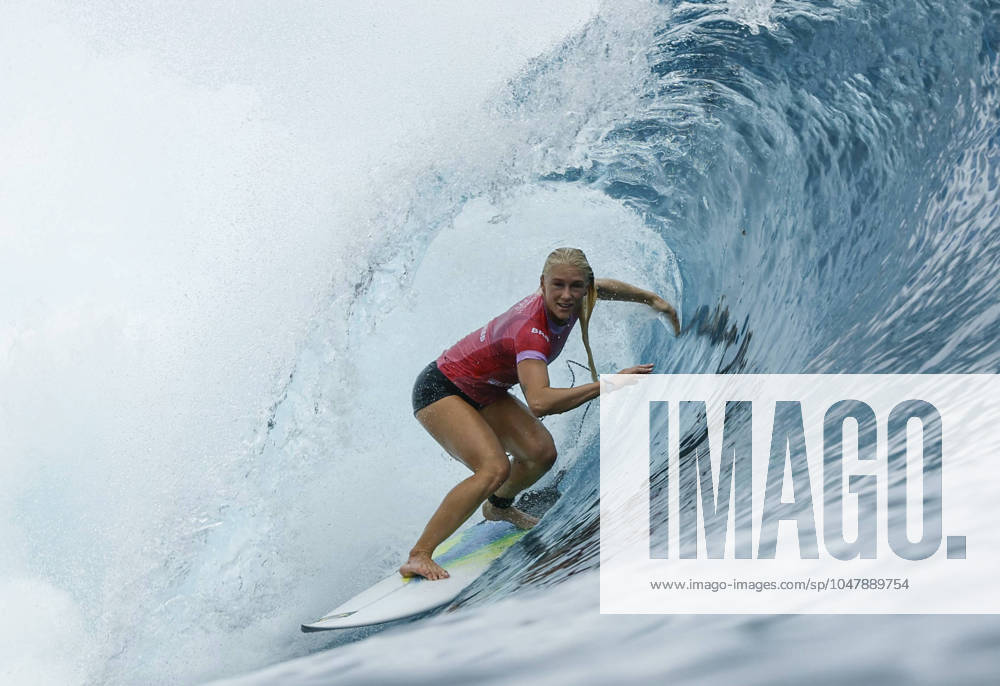 KW30 (240728) -- TAHITI, July 28, 2024 -- Tatiana Weston-Webb of Brazil competes during women s round 1 of surfing during the Paris 2024 Olympic Games, Olympische Spiele, Olympia, OS in Teahupo o, on the French Polynesian Island of Tahiti, on July 27, 2024. (Photo by POOL Xinhua) (PARIS2024)FRENCH POLYNESIA-TAHITI-OLY-SUFRING BENxTHOUARD