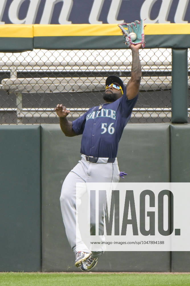 Seattle Mariners left fielder Randy Arozarena (56) makes catch at the wall against the Chicago White Sox during the second inning of a game at Guaranteed Rate Field in Chicago, IL on Sunday, July 28, 2024. CHI20240728111 MARKxBLACK