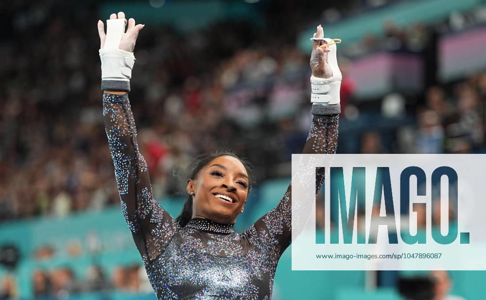 July 28 2024: Simone Biles (United States of America) competes during the uneven bars at Bercy Arena, Paris, France. CSM. Paris France - ZUMAc04_ 20240728_zma_c04_209