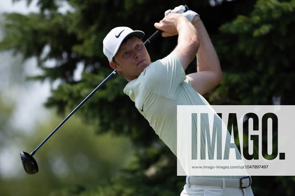 BLAINE, MN - JULY 28: Cam Davis hits a tee shot on the second hole during the final round of the 3M Open at TPC Twin Cities on July 28, 2024 in Blaine, Minnesota. (Photo by Bailey Hillesheim Icon Sportswire) GOLF: JUL 28 PGA, Golf Herren 3M Open Icon2407280163