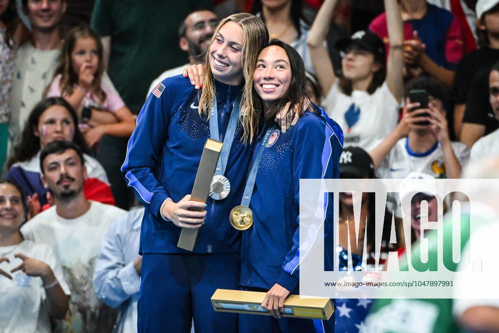 KW30 HUSKE Torri of United States celebrates with his gold medal and WALSH Gretchen of United States celebrates his with his silver medal during the Swimming, WOMEN S 100M BUTTERFLY FINAL, Olympic Games, Olympische Spiele, Olympia, OS Paris 2024 on 28 July 2024 at Paris La Defense Arena in Nanterre, France - Photo Matthieu Mirville DPPI Media Panoramic OLYMPIC GAMES PARIS 2024 - 28 07 DPPI Panoramic MM1-2599