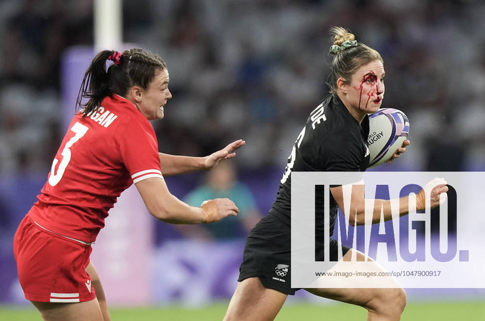 New Zealand back Michaela Blyde (6) runs with the ball with a bloodied face against Canada forward Alysha Corrigan (3) during second half women s rugby 7s action at the 2024 Summer Olympics in Paris, France on Sunday, July 28, 2024. Canada News - July 28, 2024 - ZUMAc35_ 20240728_zaf_c35_144