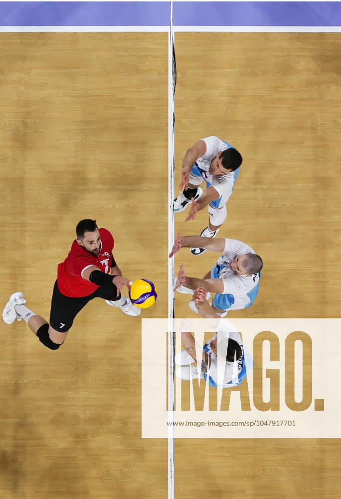 Paris 2024, Volleyball, Männer, Kanada - Slowenien (240728) -- PARIS, July 28, 2024 -- Stephen Timothy Maar of Canada (L) spikes during the men s preliminary round pool A match of volleyball between Canada and Slovenia in Paris, France, July 28, 2024. ) (PARIS2024)FRANCE-PARIS-OLY-VOLLEYBALL ChenxYichen