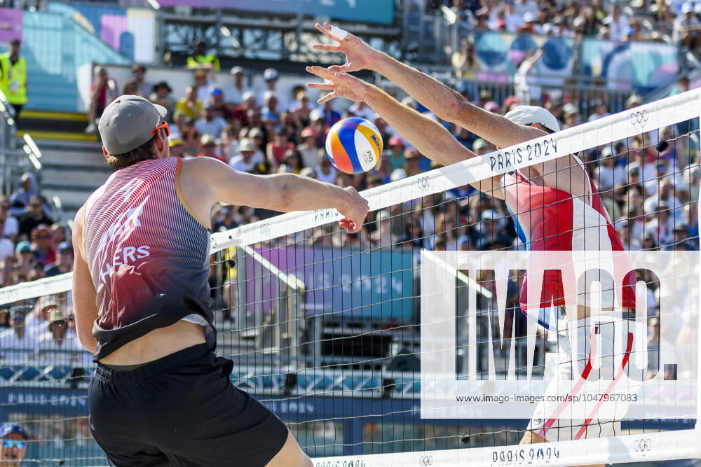 FRA, Summer Olympics Paris 2024, Beach Volleyball , Preliminary Round Group C, Match 3, Ehlers Wickler GER vs Bassereau Lyneel FRA 30 07 2024, Champ de Mars, Paris, FRA, Summer Olympics Paris 2024, Beach Volleyball , Preliminary Round Group C, Match 3, Ehlers Wickler GER vs Bassereau Lyneel FRA , in the picture Ehlers Nils GER scores the point against Bassereau Remi FRA nordphotoxGmbHx xStraubmeier nph00004
