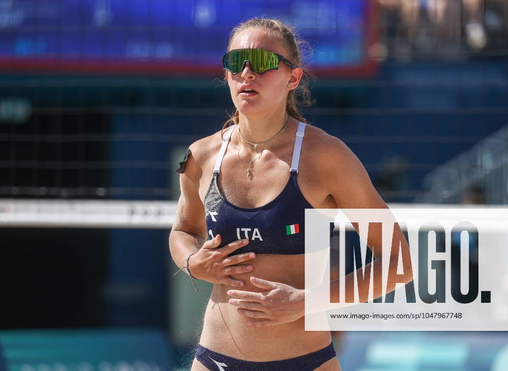 FRANCE, PARIS - JULY 30, 2024: Valentina Gottardi of Italy competes in a women s Pool A - Preliminary Phase Beach volleyball, Beachvolleyball match at the 2024 Summer Olympic Games, Olympische Spiele, Olympia, OS by the Eiffel Tower on the Champ de Mars. Alexander Shcherbak TASS 72534313