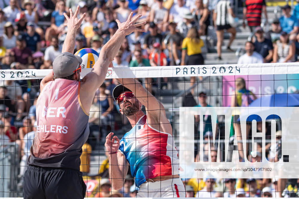 Julien Lyneel (FRA) - Volleyball de plage - Beach volleyball, Beachvolleyball Men’s Beach Volleybal event, Preliminary pool C during the Olympic Games, Olympische Spiele, Olympia, OS Paris 2024 JO 2024 : Volleyball de plage - Jeux Olympiques 2024 - Paris2024 - Paris - 30 07 2024 DPPI Panoramic