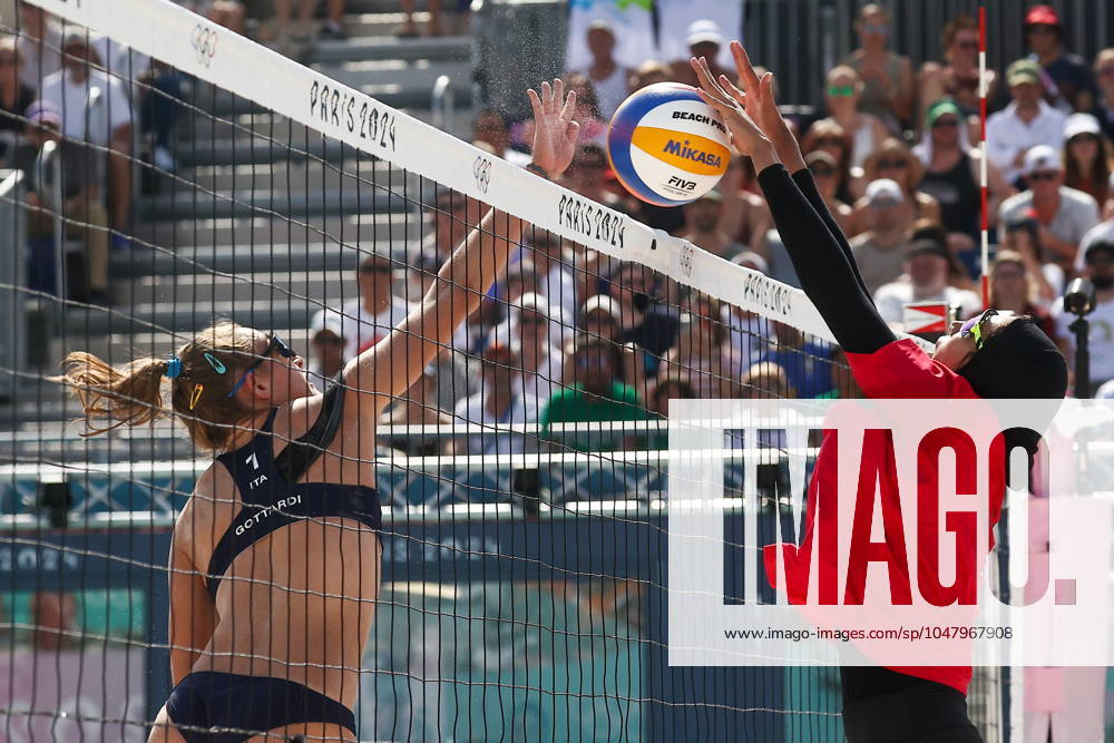FRANCE, PARIS - JULY 30, 2024: Valentina Gottardi (L) of Italy and Marwa Abdelhady of Egypt compete in a women s Pool A - Preliminary Phase Beach volleyball, Beachvolleyball match at the 2024 Summer Olympic Games, Olympische Spiele, Olympia, OS by the Eiffel Tower on the Champ de Mars. Alexander Shcherbak TASS 72534435