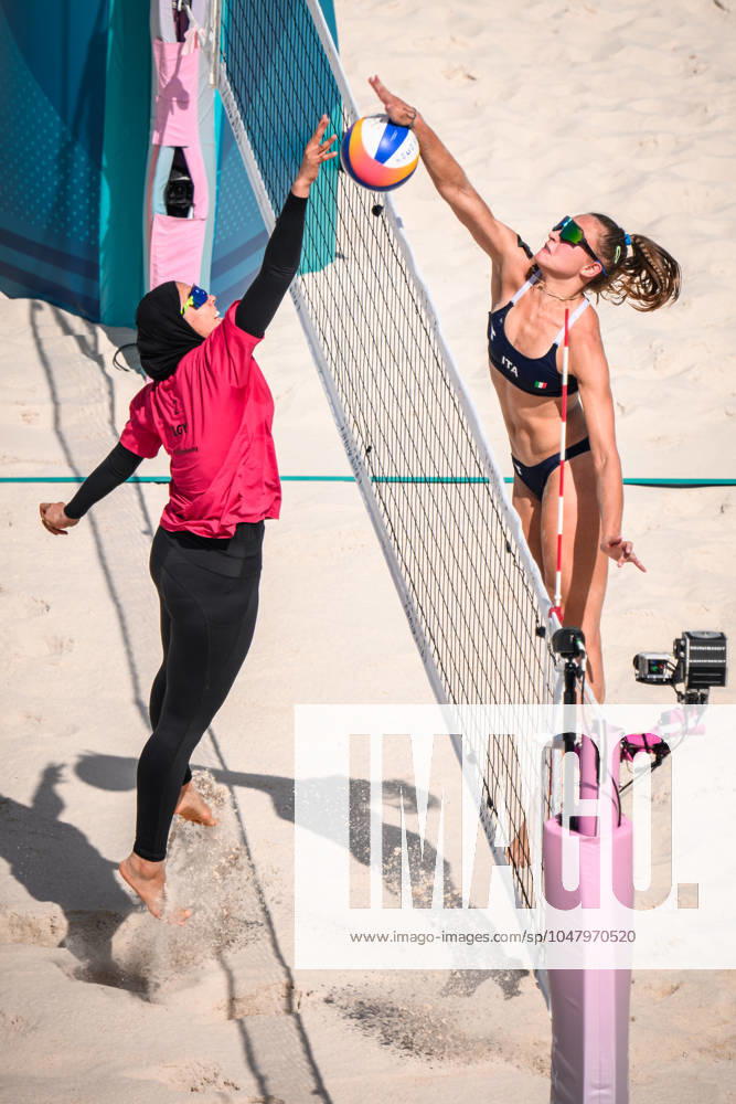 Paris, Eiffel Tower Stadium Beach volleyball, Olympic Games, preliminary round Doaa Elghobashy EGY, left in a net duel with Valentina Gottardi ITA