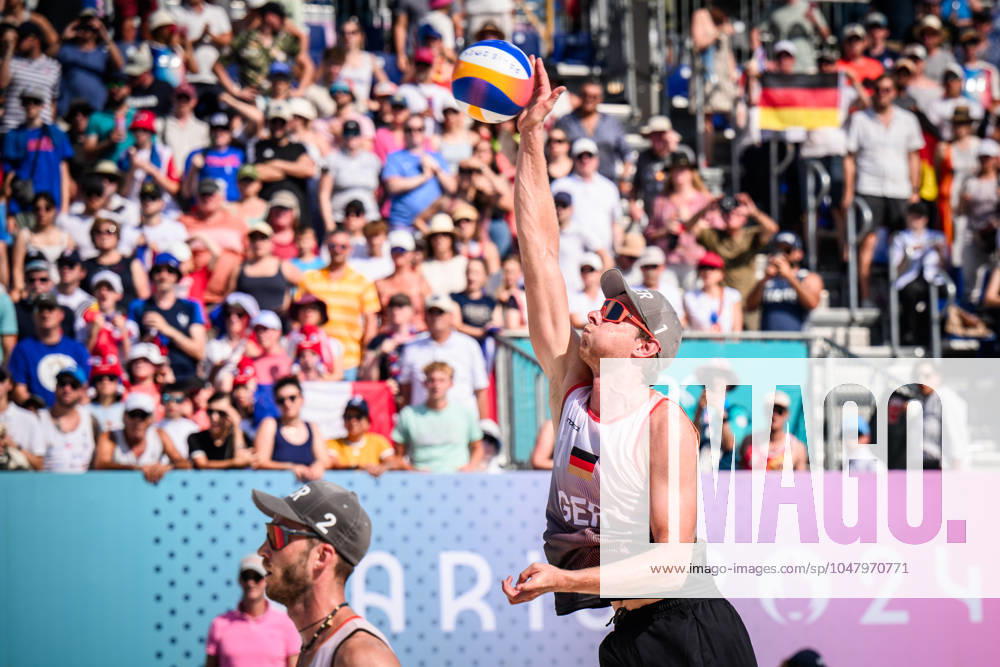 Paris, Eiffel Tower Stadium Beach volleyball, Olympic Games, preliminary round Service Serve Nils Ehlers GER