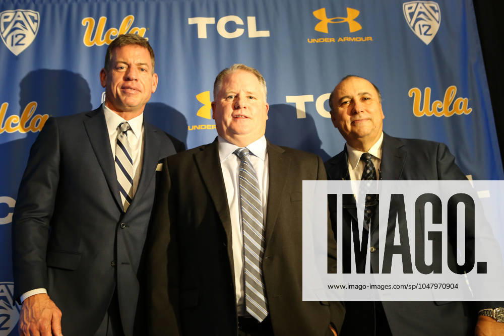 NCAA, College League, USA Football 2017: UCLA Bruins press conference, PK, Pressekonferenz for Chip Kelly NOV 27 November 27, 2017 Westwood CA,..Troy Aikman, Chip Kelly, and Dan Guerrero pose for photo opp at the NCAA Football 2017 UCLA Bruins press conference for new coach Chip Kelly at the UCLA Pavilion Club in Westwood, Ca. on November 27, 2017 (Absolute Complete Photographer & Company Credit: Jevone Moore Cal Media Cal Sport Media (Network Television please contact your Sales Representative for Television usage. Westwood CA USA