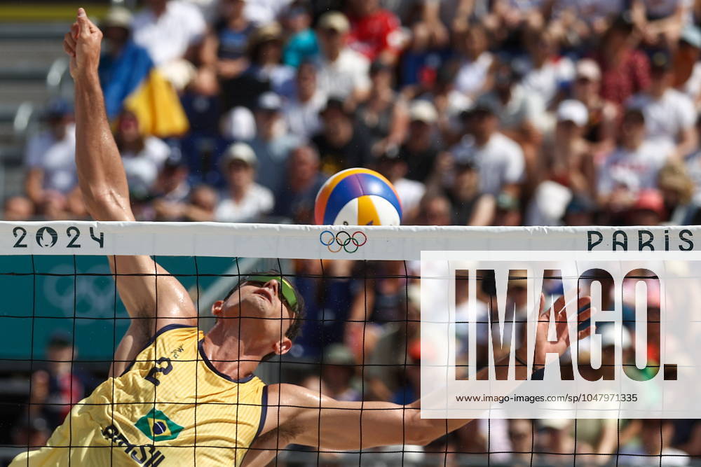FRANCE, PARIS - JULY 30, 2024: Andre Loyola Stein of Brazil competes in a men s Pool D - Preliminary Phase Beach volleyball, Beachvolleyball match between Brazil and Cuba at the 2024 Summer Olympic Games, Olympische Spiele, Olympia, OS by the Eiffel Tower on the Champ de Mars. Alexander Shcherbak TASS 72537874