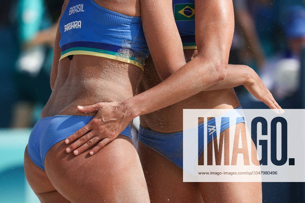 RUSSIA, PARIS - JULY 30, 2024: Brazil s Barbara Seixas de Freitas (L) and Carolina Solberg Salgado play a womenâ€s Pool E Beach volleyball, Beachvolleyball match against Lithuania during the 2024 Summer Olympics at the Eiffel Tower Stadium on the Champ de Mars. Alexander Shcherbak TASS 72547265