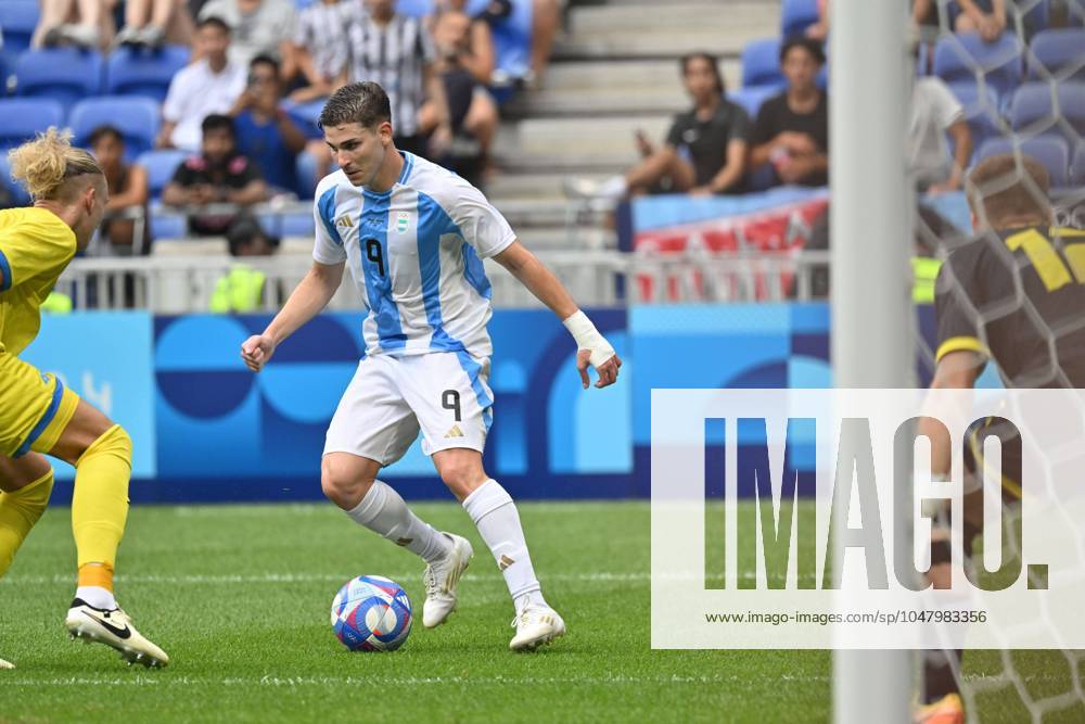 Julian Alvarez (Argentine), Mens football, Ukraine vs Argentina, Men s preliminary round during the Olympic Games, Olympische Spiele, Olympia, OS Paris 2024 JO 2024 : FOOTBALL - Ukraine vs Argentine - Jeux Olympiques 2024 - Paris2024 - D?cines-Charpieu - 30 07 2024 DPPI Panoramic