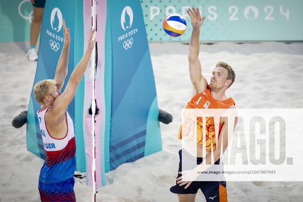 PARIS - Dutch Beach volleyball, Beachvolleyball player Stefan Boermans during the match against Chase Budinger and Miles Evans (USA), at the Olympic Games, Olympische Spiele, Olympia, OS ANP IRIS VAN DEN BROEK ANPxSportx IVx 504662764 originalFilename: 504662764