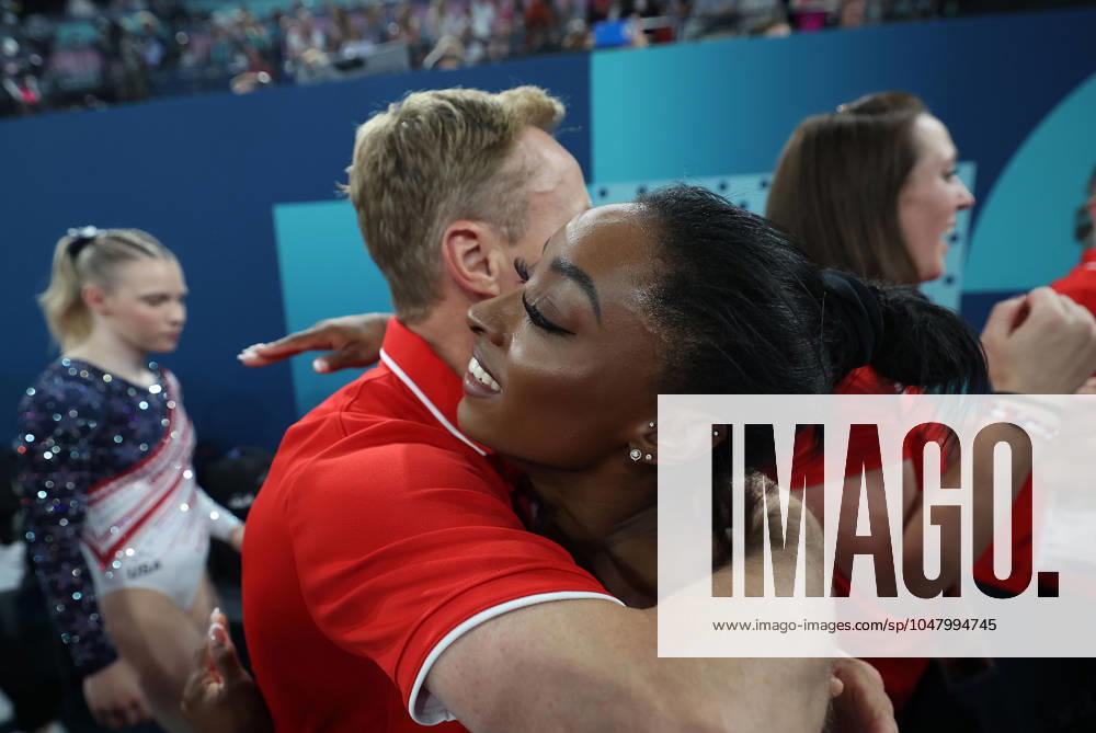 (240730) -- PARIS, July 30, 2024 -- Simone Biles of the United States (R) hugs her coach after the artistic gymnastics women s team final at the Paris 2024 Olympic Games, Olympische Spiele, Olympia, OS in Paris, France, July 30, 2024. ) (PARIS2024) FRANCE-PARIS-OLY-ARTISTIC GYMNASTICS CaoxCan