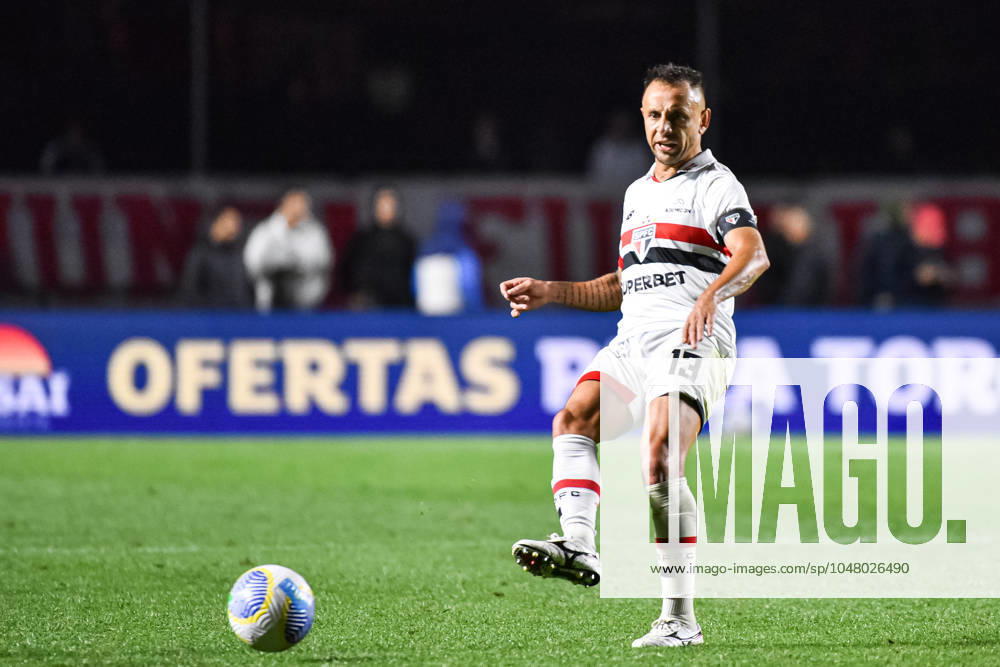 São Paulo x Goias SÃO PAULO, SP - 30.07.2024: SÃO PAULO X GOIAS - Rafinha player for São Paulo Futebol Clube during the match between São Paulo FC x Goiás, first leg of the round of 16 of the Copa do Brasil 2024, this Tuesday, (30) in Morumbis, SP. (Photo: Roberto Casimiro Fotoarena) x2583554x RobertoxCasimiro