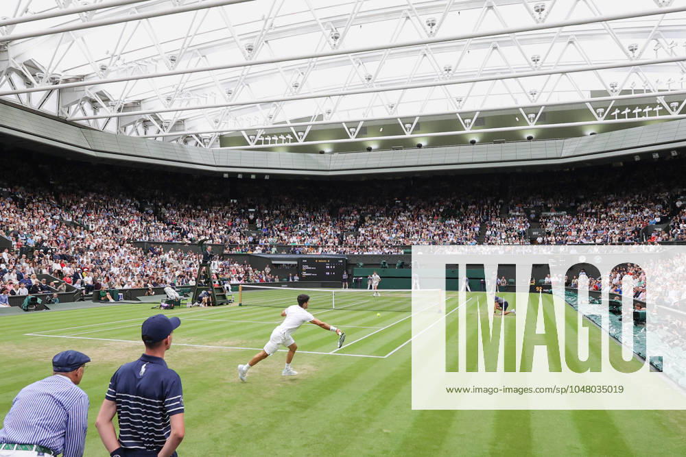 Carlos Alcaraz ESP vs Ugo Humbert on center court with closed roof, overview,