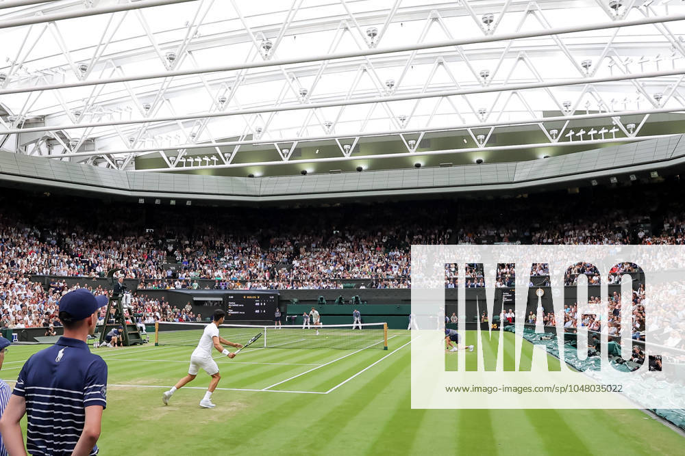 Carlos Alcaraz ESP vs Ugo Humbert on center court with closed roof, overview,