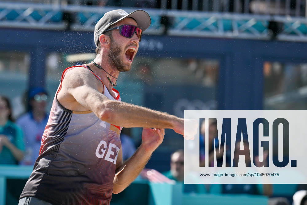 Olympic Games Beach Volleyball Paris 01 08 2024 Preliminary round, Men, GER AUS, Clemens Wickler 2, GER , Matchball Cheering with sand,