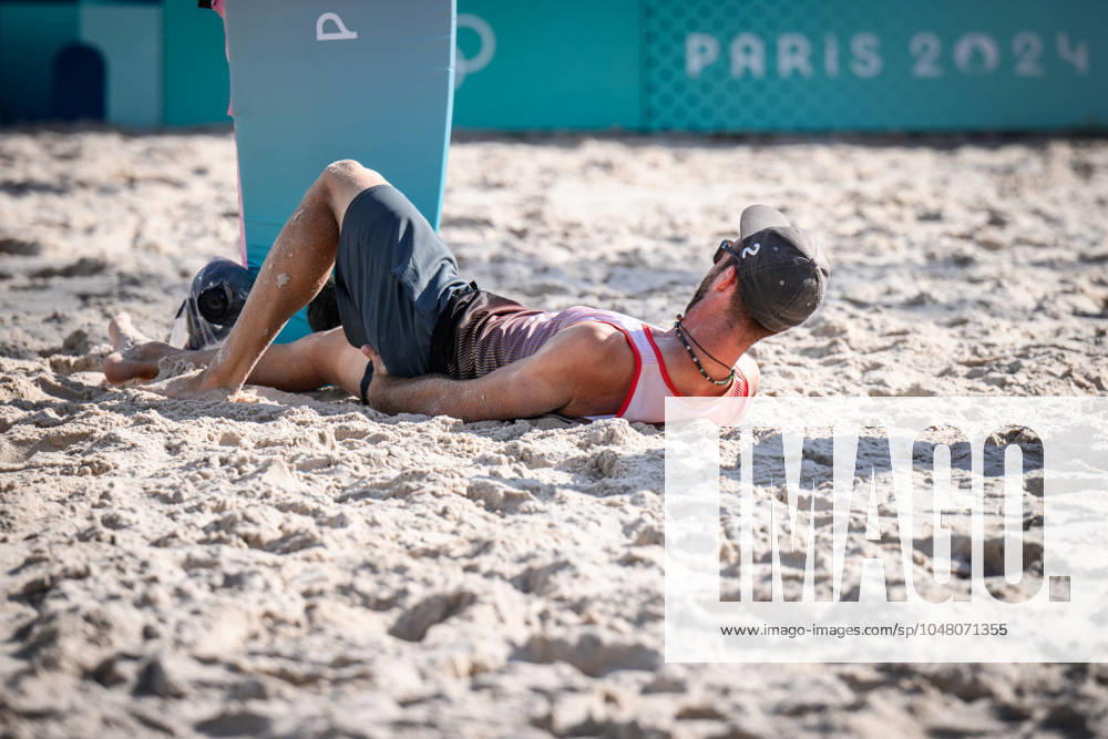 Paris, Eiffel Tower Stadium Beach volleyball, Olympic Games, preliminary round Clemens Wickler GER trips over net camera and injures himself