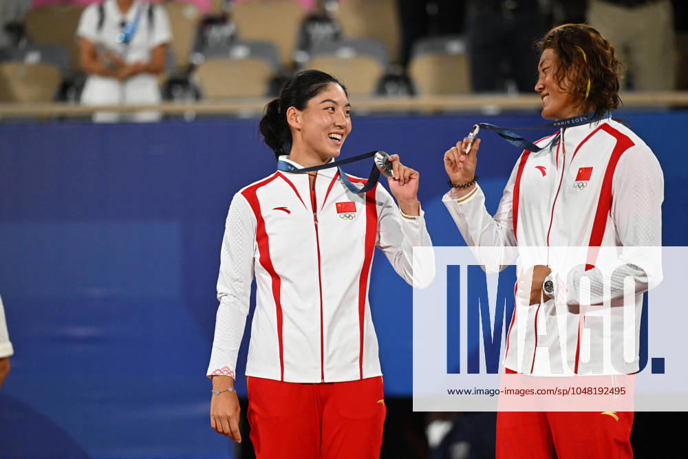 Paris 2024 - Medal Ceremony Tennis Double Mixte Wang Xynyu (CHI) with Zhang Zhizhen (CHI) won the silver medal at the tennis at the 2024 Olympics Games at Roland-Garros in Paris, FRANCE, on August 2, 2024. Photo by Corinne Dubreuil ABACAPRESS.COM PARIS