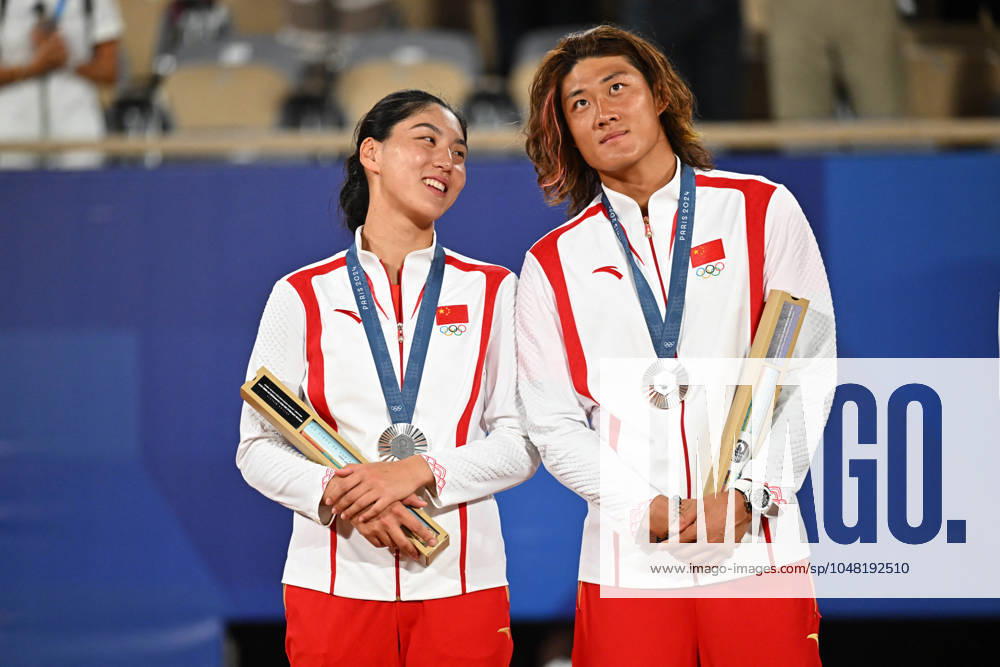 Paris 2024 - Medal Ceremony Tennis Double Mixte Wang Xynyu (CHI) with Zhang Zhizhen (CHI) won the silver medal at the tennis at the 2024 Olympics Games at Roland-Garros in Paris, FRANCE, on August 2, 2024. Photo by Corinne Dubreuil ABACAPRESS.COM PARIS
