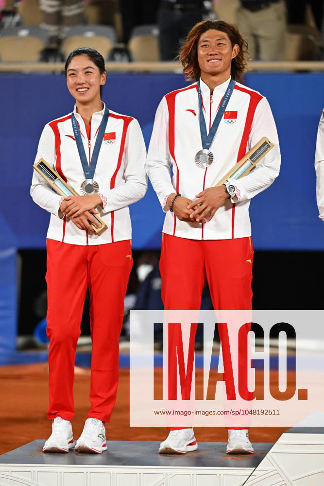 Paris 2024 - Medal Ceremony Tennis Double Mixte Wang Xynyu (CHI) with Zhang Zhizhen (CHI) won the silver medal at the tennis at the 2024 Olympics Games at Roland-Garros in Paris, FRANCE, on August 2, 2024. Photo by Corinne Dubreuil ABACAPRESS.COM PARIS