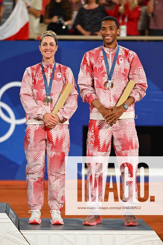 Paris 2024 - Medal Ceremony Tennis Double Mixte Gabriela Dabrowski (CAN) with Felix Auger-Aliassime (CAN) won the bronze medal at the tennis at the 2024 Olympics Games at Roland-Garros in Paris, FRANCE, on August 2, 2024. Photo by Corinne Dubreuil ABACAPRESS.COM PARIS