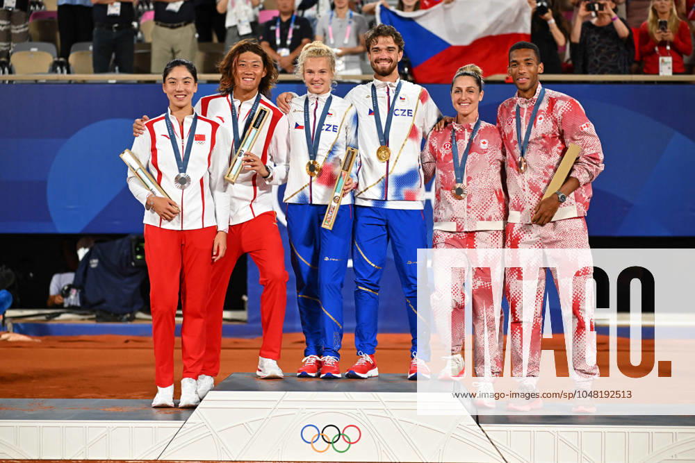 Paris 2024 - Medal Ceremony Tennis Double Mixte Wang Xynyu (CHI) with Zhang Zhizhen (CHI) won the silver medal, Katerina Siniakova (CZE) with Tomas Machac (CZE) won the gold medal and Gabriela Dabrowski (CAN) with Felix Auger-Aliassime (CAN) won the bronze medal at the tennis at the 2024 Olympics Games at Roland-Garros in Paris, FRANCE, on August 2, 2024. Photo by Corinne Dubreuil ABACAPRESS.COM PARIS