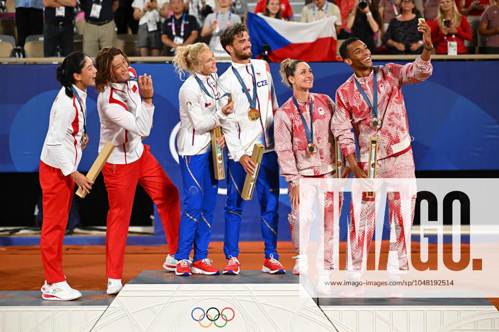 Paris 2024 - Medal Ceremony Tennis Double Mixte Wang Xynyu (CHI) with Zhang Zhizhen (CHI) won the silver medal, Katerina Siniakova (CZE) with Tomas Machac (CZE) won the gold medal and Gabriela Dabrowski (CAN) with Felix Auger-Aliassime (CAN) won the bronze medal at the tennis at the 2024 Olympics Games at Roland-Garros in Paris, FRANCE, on August 2, 2024. Photo by Corinne Dubreuil ABACAPRESS.COM PARIS