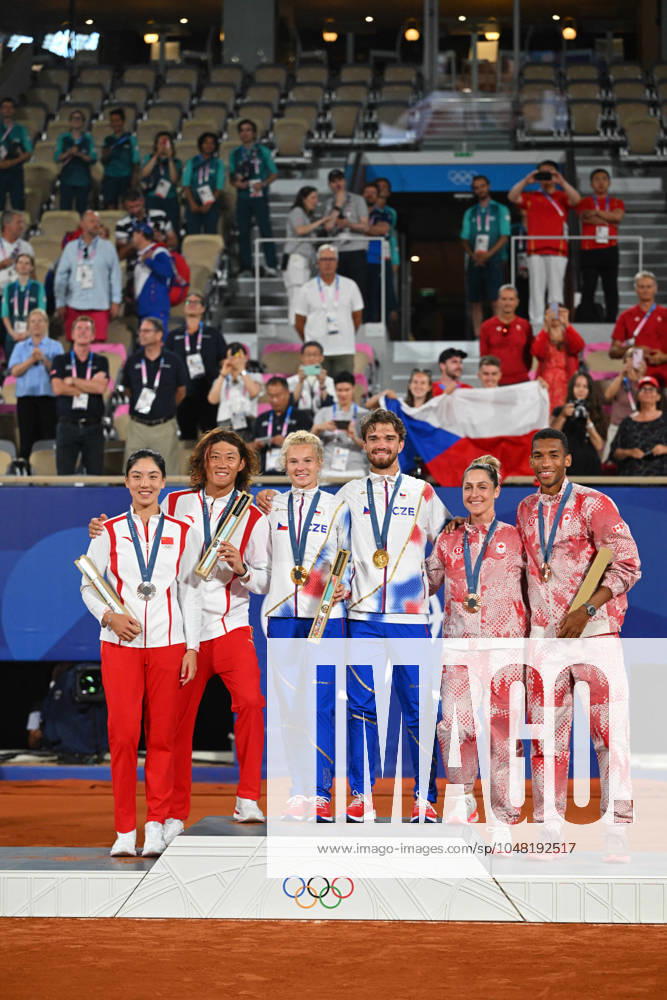 Paris 2024 - Medal Ceremony Tennis Double Mixte Wang Xynyu (CHI) with Zhang Zhizhen (CHI) won the silver medal, Katerina Siniakova (CZE) with Tomas Machac (CZE) won the gold medal and Gabriela Dabrowski (CAN) with Felix Auger-Aliassime (CAN) won the bronze medal at the tennis at the 2024 Olympics Games at Roland-Garros in Paris, FRANCE, on August 2, 2024. Photo by Corinne Dubreuil ABACAPRESS.COM PARIS