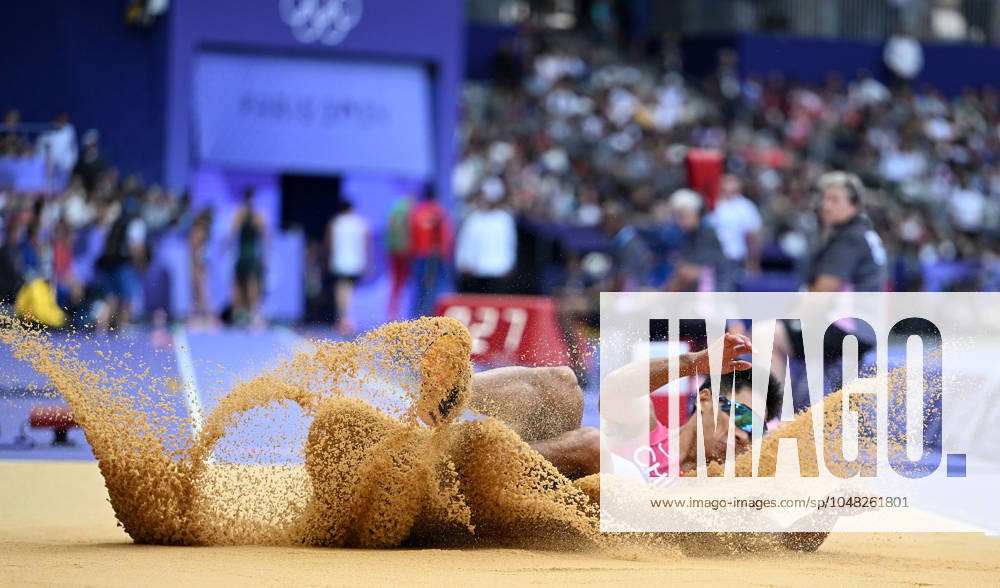 (240804) -- PARIS, Aug. 4, 2024 -- Shi Yuhao of China competes during the men s long jump qualification of Athletics at the Paris 2024 Olympic Games, Olympische Spiele, Olympia, OS in Paris, France, Aug. 4, 2024. ) (PARIS2024) FRANCE-PARIS-OLY-ATHLETICS-LONG JUMP-MEN SongxYanhua