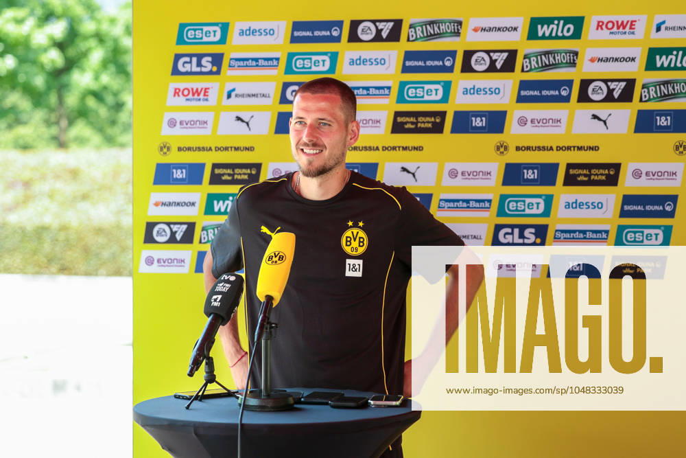 Football, Borussia Dortmund training camp in Bad Ragaz, Day 5, Media round with Waldemar Anton Borussia Dortmund , Bad Ragaz training ground Ri Au Switzerland xRHR PHOTO ENx