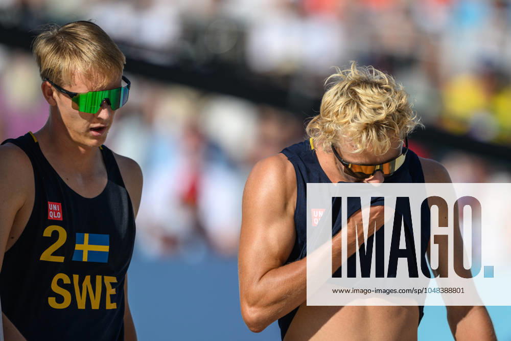 Jonatan Hellvig and David Ahman of Sweden looks dejected in men s quarterfinal beach volleyball match between Brazil and Sweden during day 11 of the Paris 2024 Olympic Games on August 6, 2024 in Paris Photo Johanna Säll BILDBYRAN kod JL JL0425 beachvolleyboll beach volleyball sandvolleyball olympic games olympics os ol olympiska spel olympiske leker paris 2024 paris os paris ol 11 bbeng depp