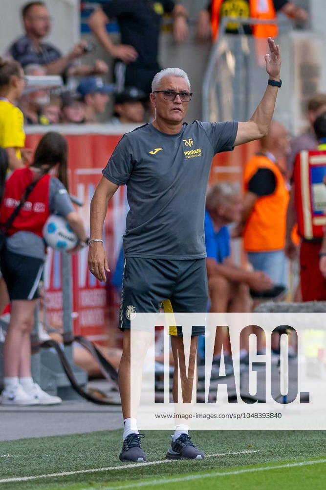 Soccer test match, season 2024 2025, Borussia Moenchengladbach FC Villareal in Altach Marcelino FC Villareal, coach tries to motivate his team Photo Kirchner Media DI