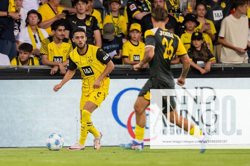 Soccer test match, season 2024 2025, Borussia Moenchengladbach FC Villareal in Altach Couto Yan Borussia Dortmund, 02 looking for a passing lane Davor Arnau Sola FC Villareal, 26 Photo Kirchner Media DI