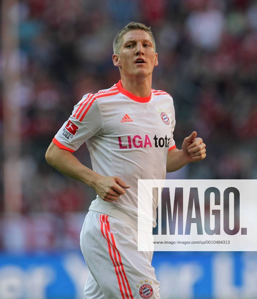 Bastian Schweinsteiger (Bayern). FC Bayern München-VfB Stuttgart . München, GER, 28.04.2012 , 33. Spieltag, Fussball-Bundesliga 2011-2012 .