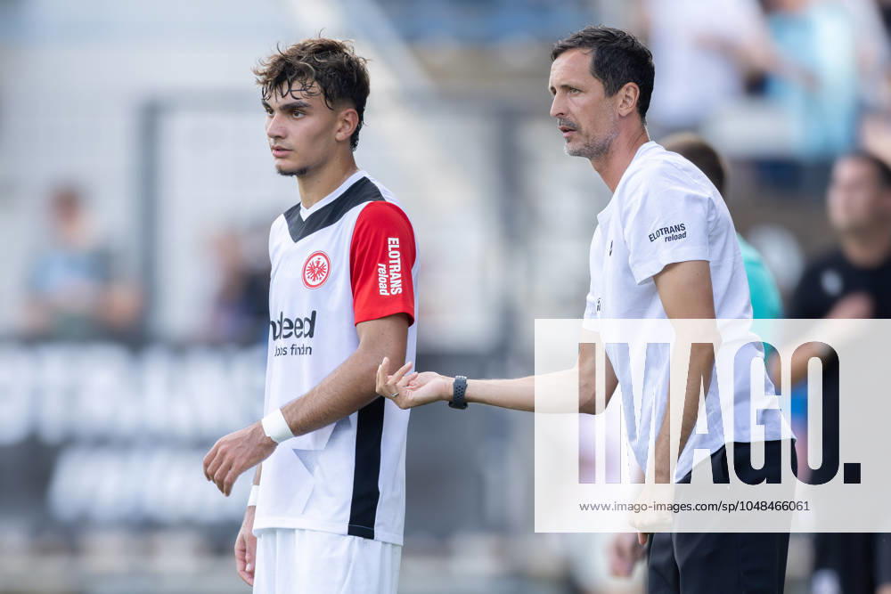 FSV Frankfurt Eintracht Frankfurt, test match instructions from coach Dino Toppmöller Eintracht Frankfurt to Can Uzun Eintracht Frankfurt, 20 test match between FSV Frankfurt and Eintracht Frankfurt on August 7, 2024 in Frankfurt , Frankfurt am Main Hessen Germany PSD Bank Arena