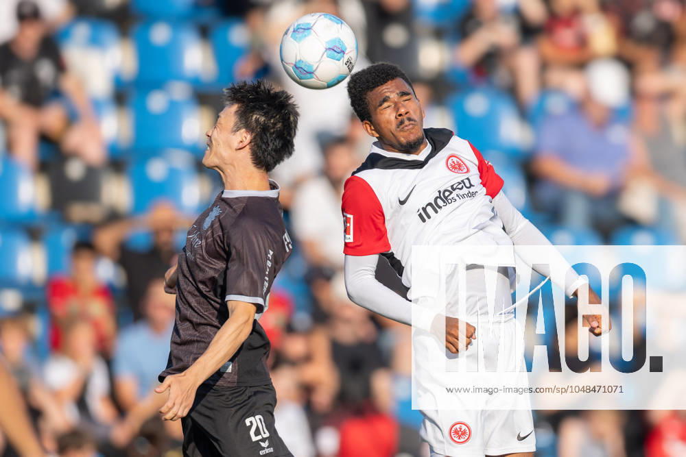 FSV Frankfurt Eintracht Frankfurt, Test match header duel between Sho Sannomiya FSV Frankfurt, 20 and Ansgar Knauff Eintracht Frankfurt, 36 Test match between FSV Frankfurt and Eintracht Frankfurt on August 7, 2024 in Frankfurt , Frankfurt am Main Hessen Germany PSD Bank Arena