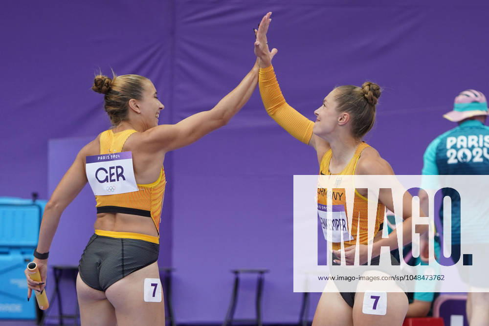 Olympic Games Paris 2024, Olympic Games 2024, 26 07 10 08 2024 , Athletics, Track and Field, Stade de France Paris, 4x100m relay women Rebekka Haase, Gina Lückenkemper both Germany