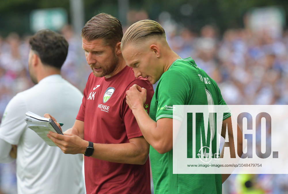 GER, Soccer, Regionalliga West, Season 2024 2025, 01 Matchday, Ohlendorf Stadion im Heidewald, Gütersloh FC Gütersloh MSV Duisburg 0 1 Andre Kording Co Coach FC Gütersloh, left with Nico Tübing FC Gütersloh , action, single picture, cross, facial expression, gesture, Co Coach, Assistant Coach