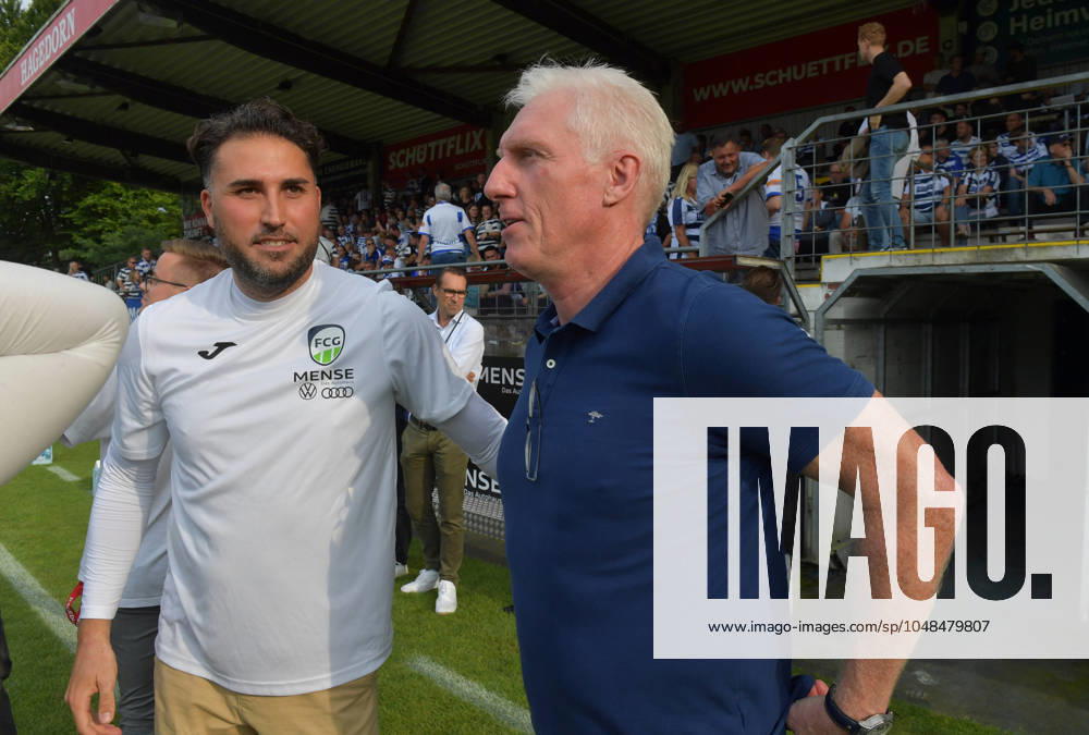 GER, Soccer, Regionalliga West, Season 2024 2025, 01 Matchday, Ohlendorf Stadion im Heidewald, Gütersloh FC Gütersloh MSV Duisburg 0 1 Julian Hesse Coach FC Gütersloh, left and Rob Reekers Sporting Director FC Gütersloh , Action, Single image, Cross, Facial expression, Gesture, Coach, Coach