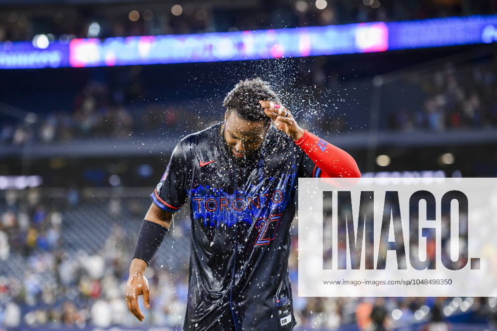 Toronto Blue Jays Vladimir Guerrero Jr. (27) is doused by teammates after defeating the Baltimore Orioles in MLB, Baseball Herren, USA baseball action, in Toronto, on Thursday, August 8, 2024. Canada News - August 8, 2024 - ZUMAc35_ 20240808_zaf_c35_192