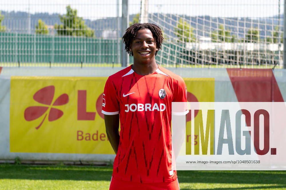 Johan Manzambi SC Freiburg, 44 GER, SC Freiburg, 1 BL, Portraettermin 2024 2025, 08 08 2024, GER, SC Freiburg, 1 BL, Portraettermin 2024 2025, 08 08 2024 Freiburg